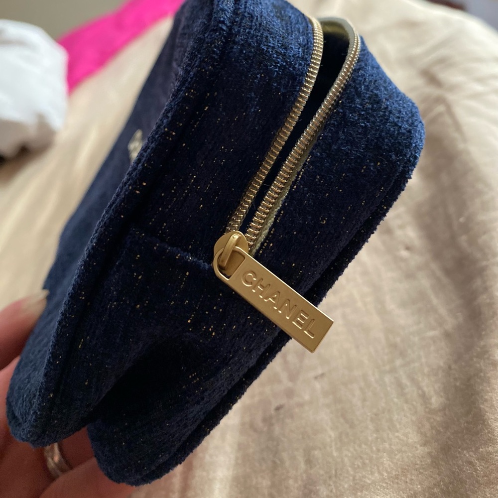 Chanel Cosmetic Bag Limited Edition - Picture 4 of 6